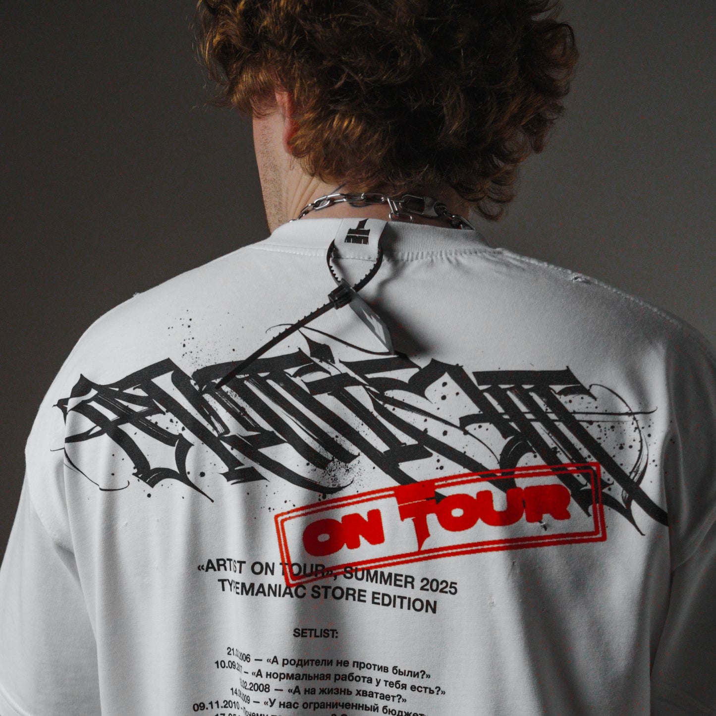 T-shirt "Artist on tour" white