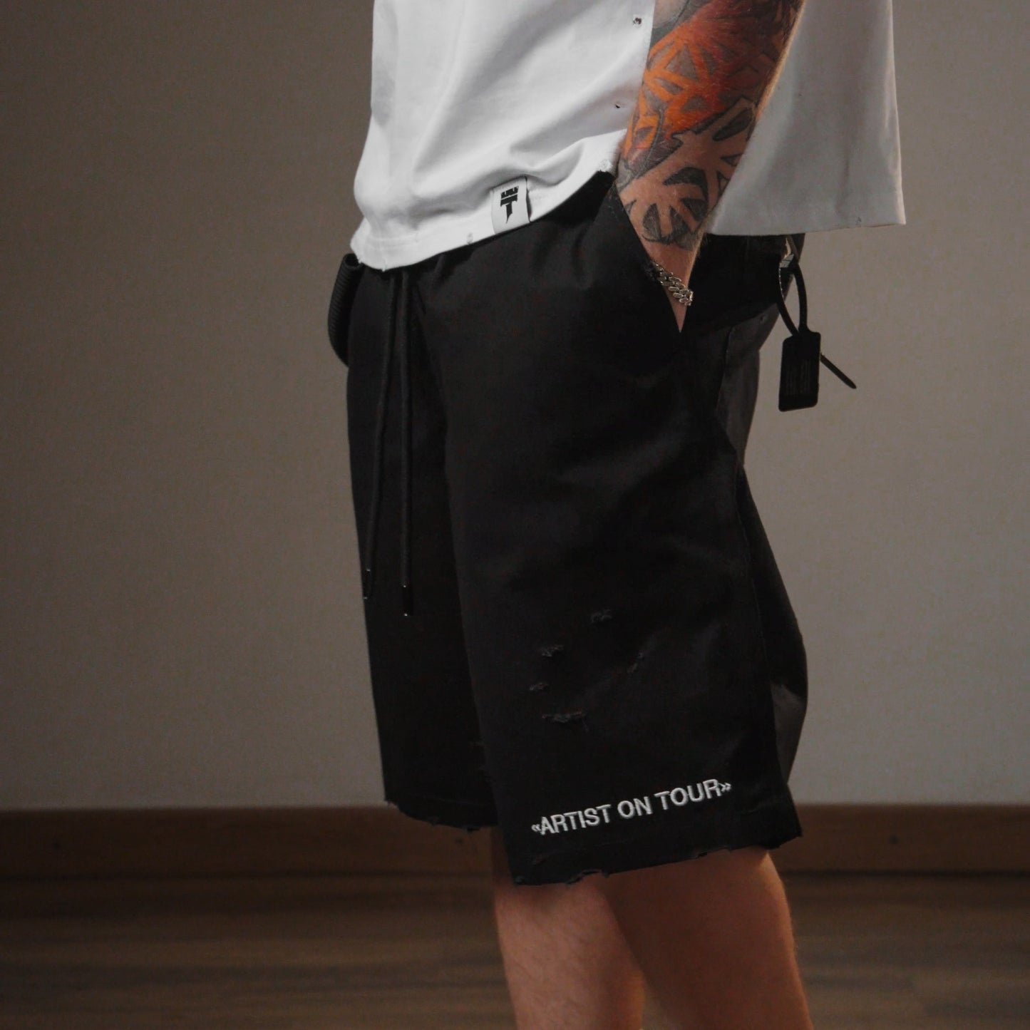 Black Oversized Shorts "Artist on Tour"