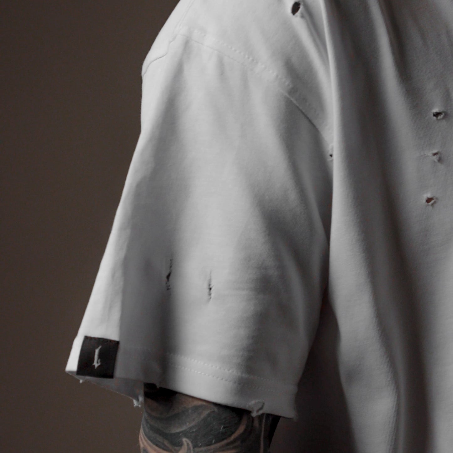 T-shirt "Artist on tour" white